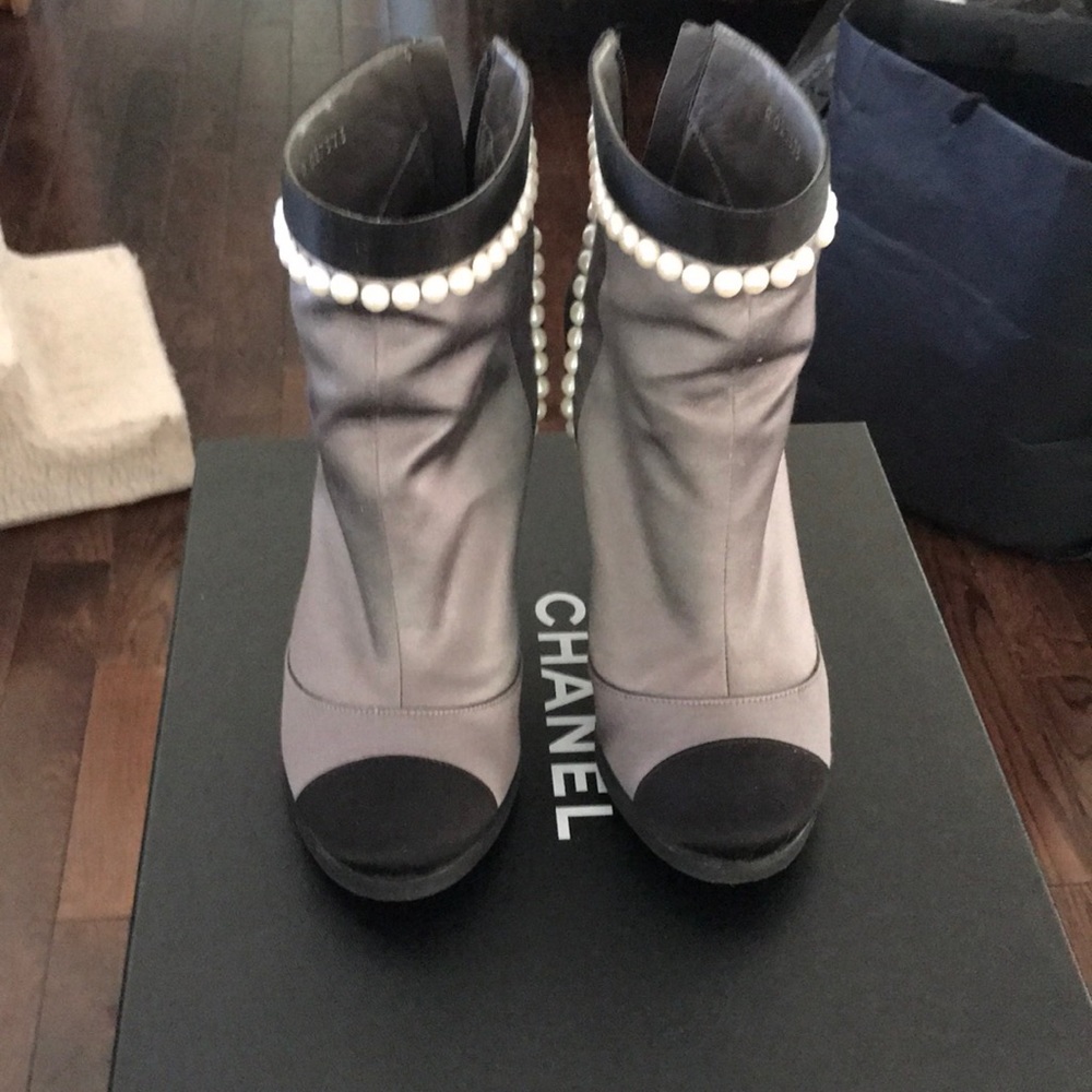 Chanel ankle boots with pearl trimmed size 6(36)